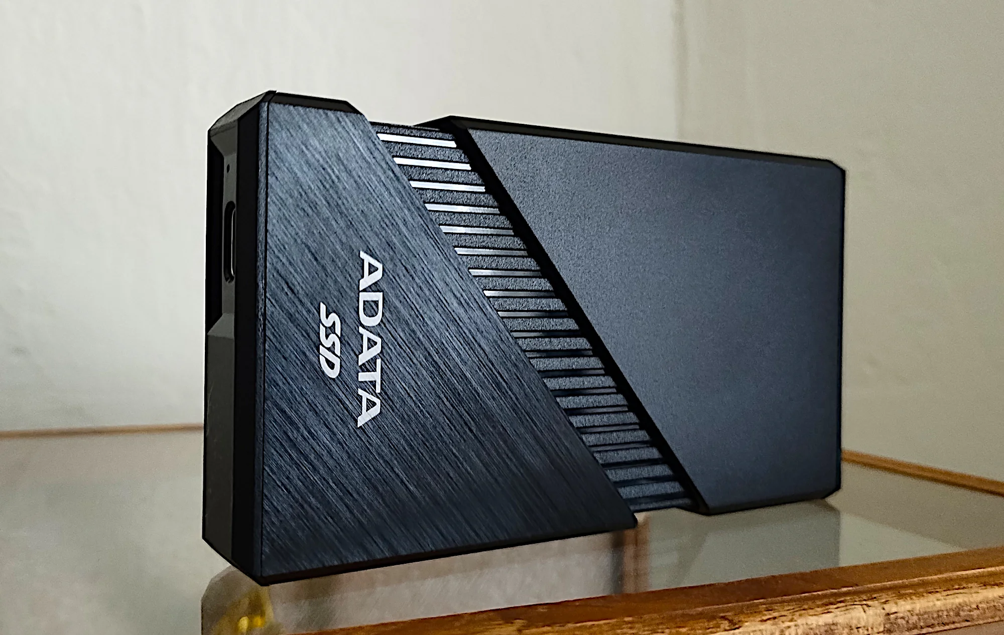 Adata SE920 - Best 40Gbps USB4 external SSD for gaming