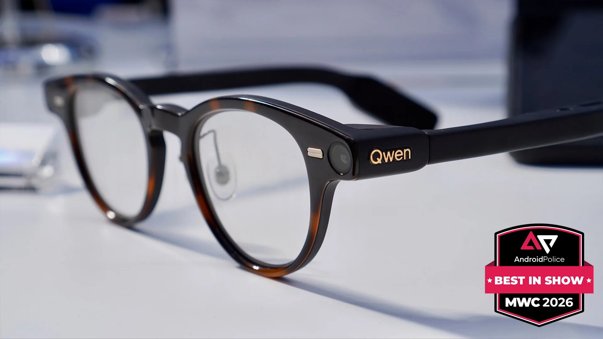 Qwen AI Glasses showing the lensand bow